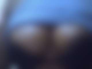Live cam show with Sessley - Lactating on Mixed Magazine Live