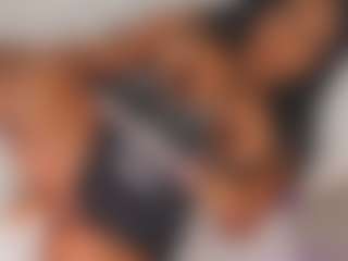 Live-camshow met Bellababy - Black Blowjob op Camsoda