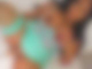 Live cam show with Bellababy - Squirt on CamwithHer