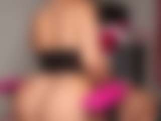 Live cam show with gisellereyess - Outside on Camsoda