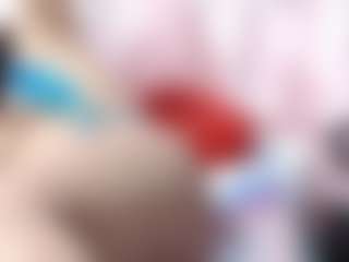 nahomi-star MILF webcam performer live streaming