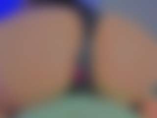 Live cam show with GiseleAlid - Shaved Pussy on Camsoda