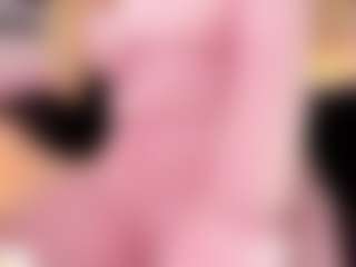 Live cam show with Brianaa-Hot - Bedroom on AdultVida.com