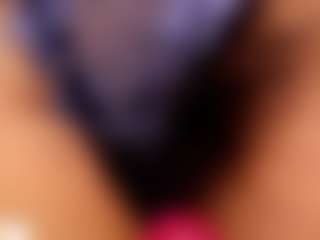 Live cam show with Brianaa-Hot - Body Massage on CamClone