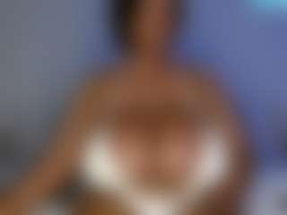 Live cam show with BustyAfribabe - Housewife on livesuperchat.net