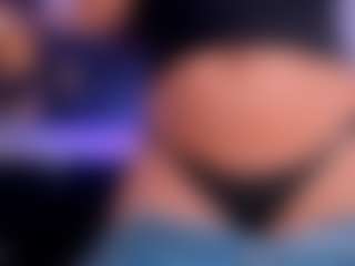 Valeria Roldan MILF webcam performer live streaming