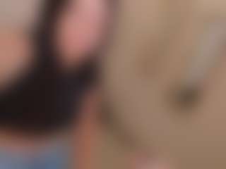 Valeria Roldan MILF webcam performer live streaming