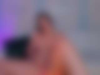 Valeria Roldan MILF webcam performer live streaming