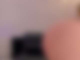 Valeria Roldan MILF webcam performer live streaming