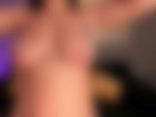 Valeria Roldan MILF webcam performer live streaming
