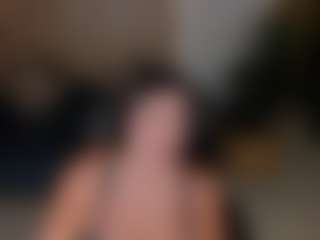 Live cam show with Valeria Roldan - Lush MILF on sexylive.show