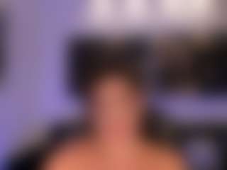 Valeria Roldan MILF webcam performer live streaming
