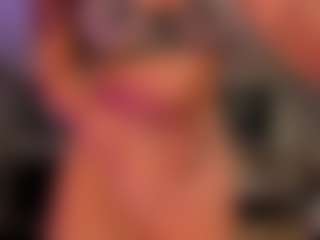 Valeria Roldan MILF webcam performer live streaming