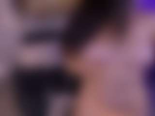 Live cam show with Valeria Roldan - Fingering MILF on Hubzter Live