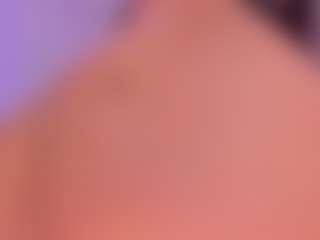 Live cam show with Valeria Roldan - Shaved Pussy on Camsoda