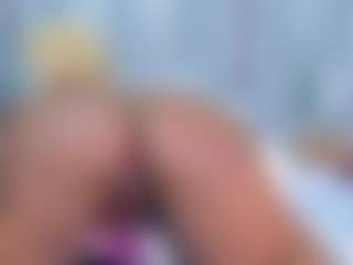 Live cam show with Kendrafosteer - Moaning on AdultVida.com