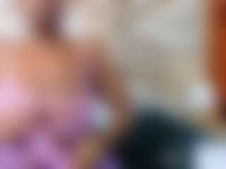 Kendrafosteer, modelo webcam MILF transmitiendo en vivo