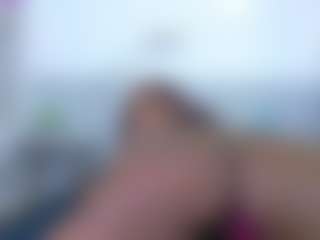 Live cam show with Kendrafosteer - Striptease on Milfs Live