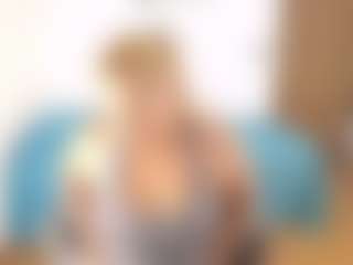 Live cam show with Renata salinas - Blonde Hair MILF on x69.live