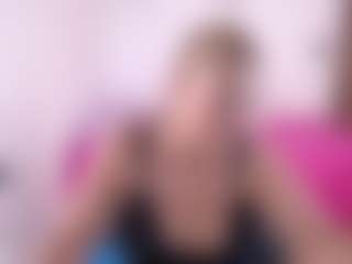 Live cam show with Renata salinas - Brown Eyes MILF on Camsoda