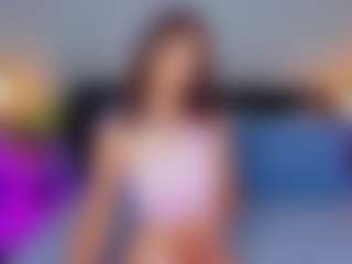 Live cam show with Adoralynn - Shaved Pussy on Camsoda