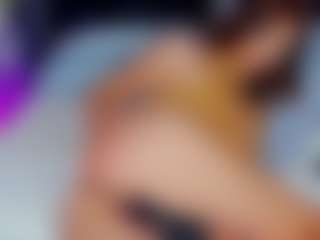 Live cam show with Adoralynn - Latina on makecum.org