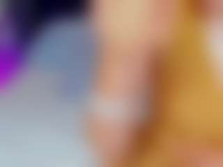 Live cam show with Adoralynn - Latina on xDating