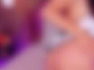 Live cam show with Adoralynn - Natural on Camsoda