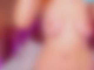 Live cam show with Adoralynn - Shaved Pussy on Camsoda