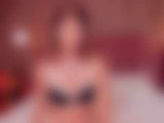 Live-Cam-Show mit Adoralynn - Toys auf Camsoda