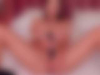 Live cam show with Adoralynn - Deepthroat on Camming Site