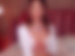 Live cam show with Adoralynn - Living Room on SquirtSoMuch