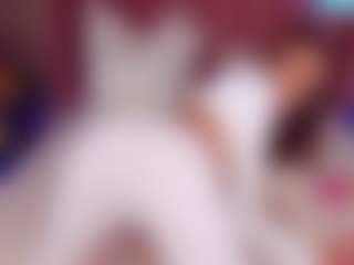 Live cam show with Adoralynn - Average on Camsoda