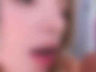 Live cam show with Chloe - Blonde Hair on live18s.com