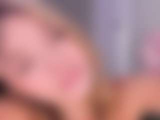 Live cam show with Chloe - Teen (18+) on milfzrlive.com
