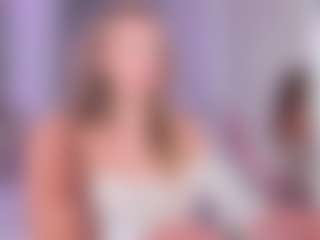 Live cam show with Chloe - Blonde Hair on AdultVida.com