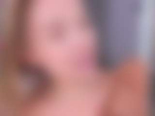 Live cam show with Chloe - Full Nudity on Chatstar