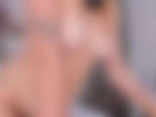 Live cam show with Chloe - Striptease on livesuperchat.net