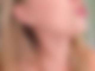 Live cam show with Chloe - Striptease Teen (18+) on AdultVida.com