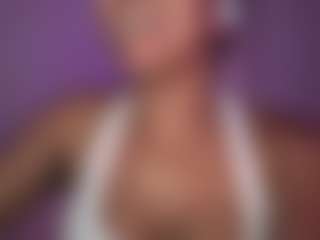 Live cam show with Mocha Kaia - Average on SquirtSoMuch