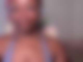 Live cam show with Mocha Kaia - Lovense on chickslive.net