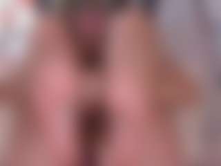 Live cam show with BeccaDelux - MILF on milfzrlive.com