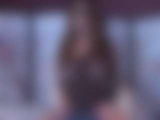Live cam show with BeccaDelux - Living Room on StripNow