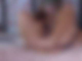Live cam show with BeccaDelux - Curvy MILF on Dolls Live