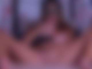 Live cam show with BeccaDelux - Curvy MILF on Latina Girls