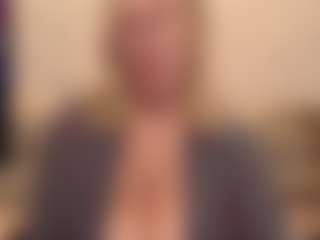 Live cam show with IlariaCetoi - Dildo on dropp.cam