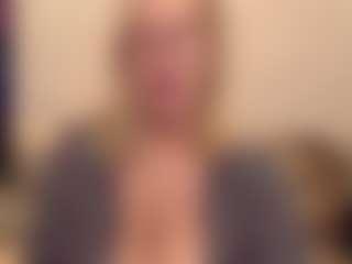 Live cam show with IlariaCetoi - Smoke on MyBangCams
