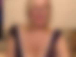 Live cam show with IlariaCetoi - Mature on Milfs Live