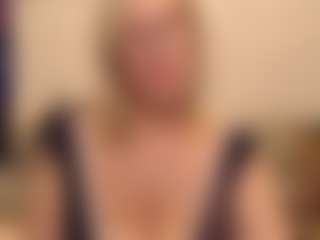 Live cam show with IlariaCetoi - Mature on UwU Esports