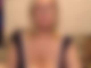 Live cam show with IlariaCetoi - Granny on Instabang